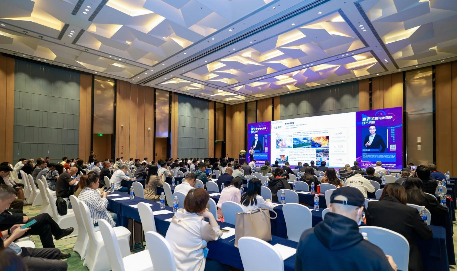 紐邁分析展·風采|紐邁分析亮相2025新能源電池膜材料論壇，引領低場核磁技術革新風潮